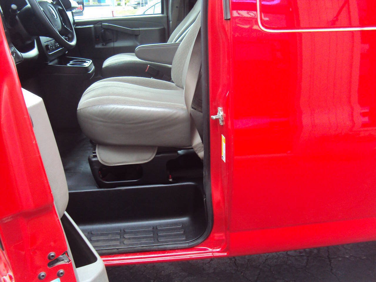 Used 2019 GMC Savana 2500 w/ Driver Convenience Package RWD image 6
