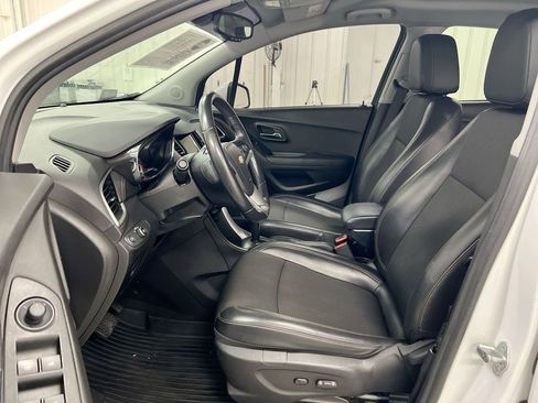 Used 2019 Chevrolet Trax LT w/ LT Convenience Package AWD/4WD image 19