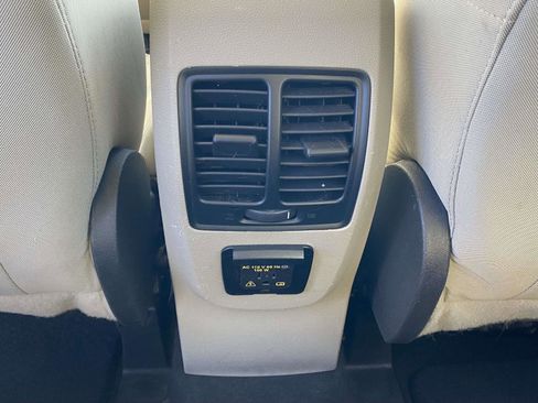 Used 2017 Ford C-MAX SE image 11