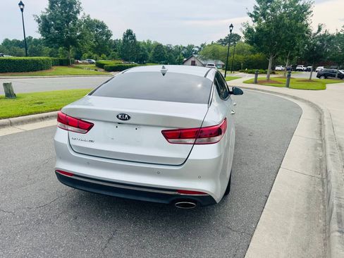 Used 2018 Kia Optima LX FWD image 6