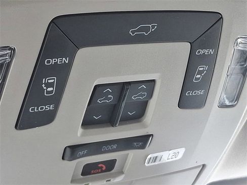 Used 2023 Toyota Sienna XLE image 25