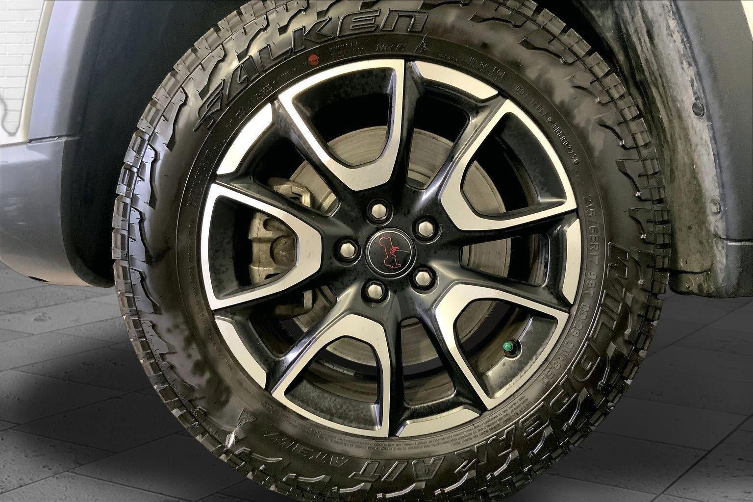 Used 2025 Jeep Compass Trailhawk w/ Trailer Tow Group AWD/4WD image 9