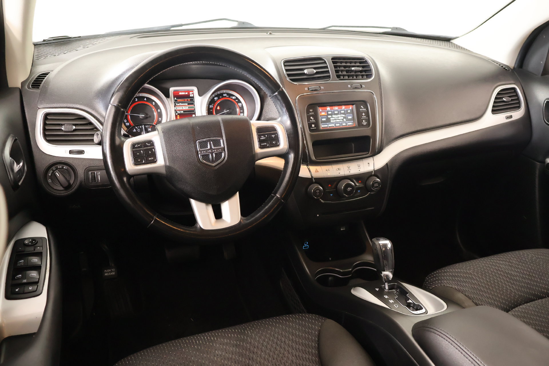 Used 2020 Dodge Journey SE w/ SE Popular Equipment Group FWD image 2