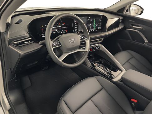 Used 2025 Audi Q5 Premium Plus w/ Premium Plus image 4