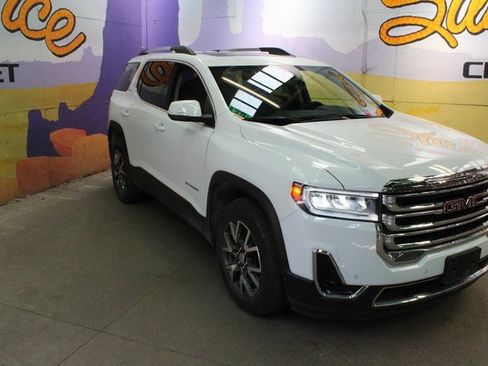 Used 2023 GMC Acadia SLE image 4