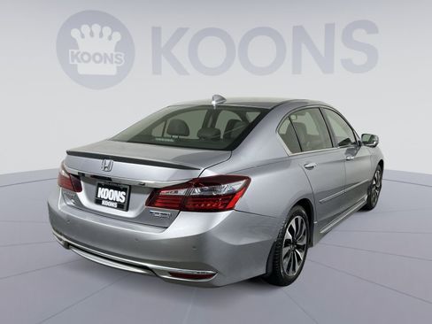 Used 2017 Honda Accord Touring image 7