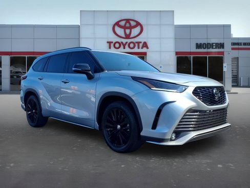 Used 2023 Toyota Highlander XSE FWD image 7