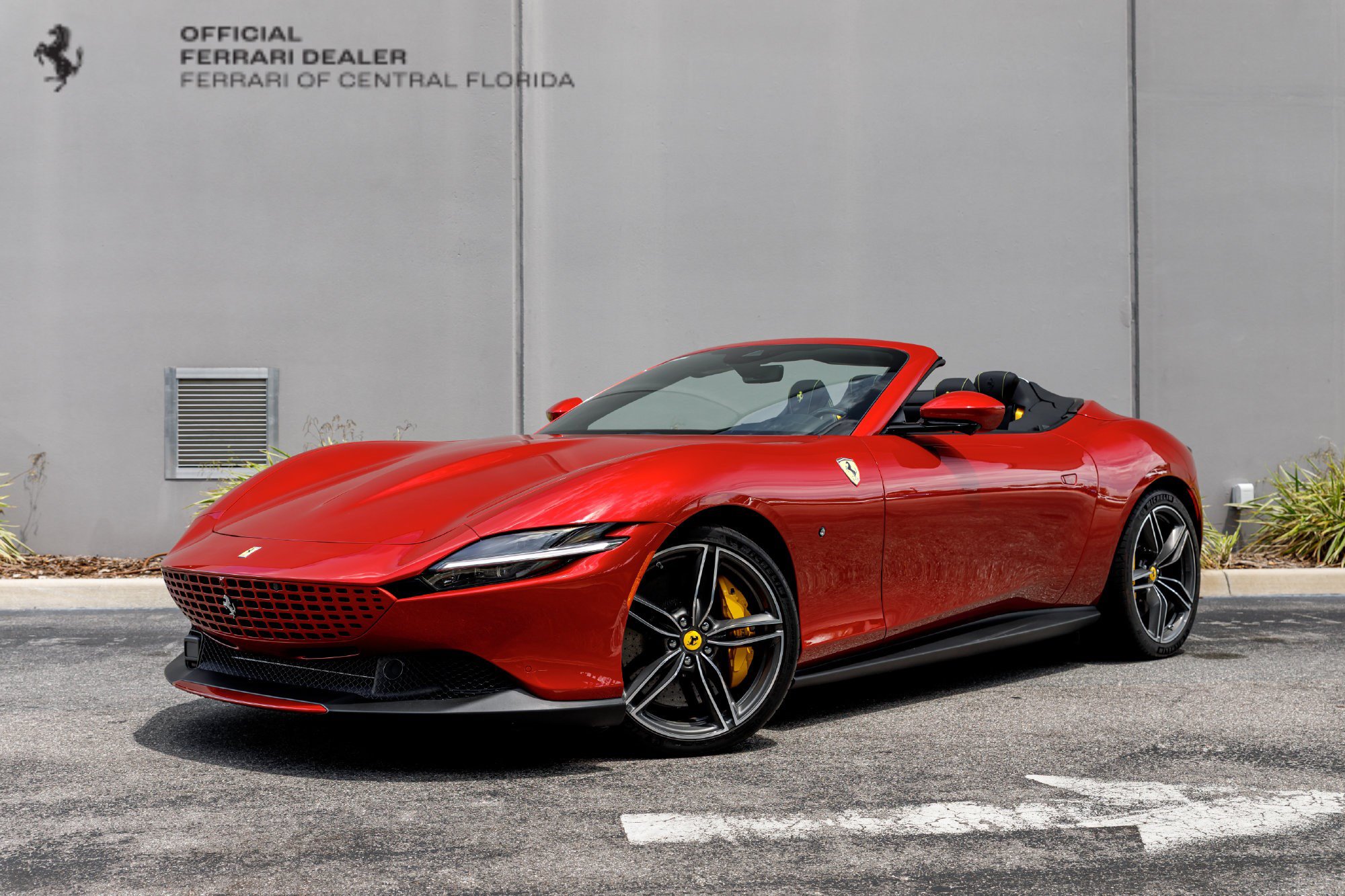 Used 2025 Ferrari Roma Spider RWD image 1