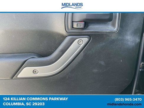 Used 2016 Jeep Wrangler Unlimited Rubicon AWD/4WD image 11