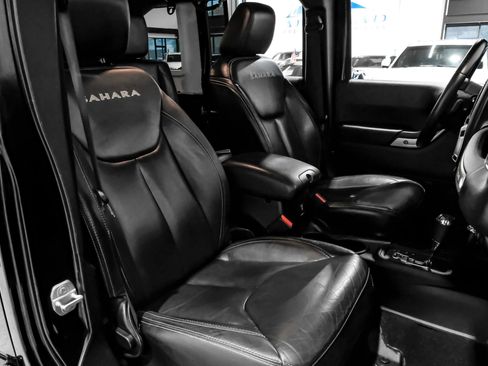 Used 2015 Jeep Wrangler Unlimited Sahara w/ Connectivity Group image 38