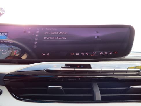 Used 2025 Buick Enclave Avenir w/ Super Cruise Package AWD/4WD image 20