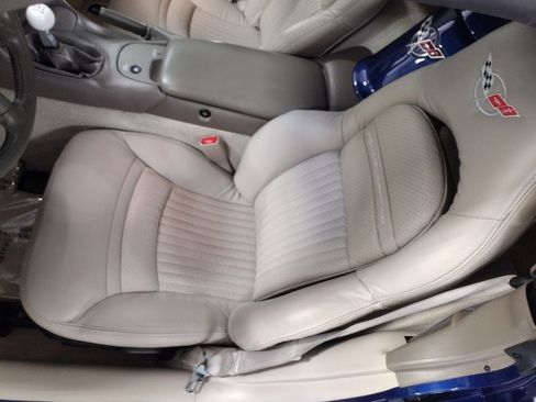Used 2004 Chevrolet Corvette Convertible w/ Preferred Equipment Group RWD image 11