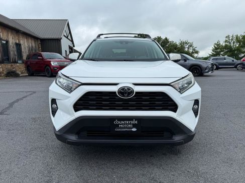 Used 2019 Toyota RAV4 XLE Premium FWD image 9
