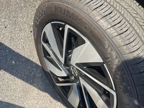 Used 2024 Volkswagen Atlas SE image 14