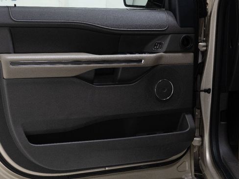 Used 2018 Ford Expedition XLT w/ Equipment Group 202A RWD image 22