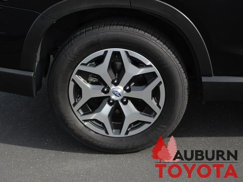 Used 2023 Subaru Forester Premium image 4