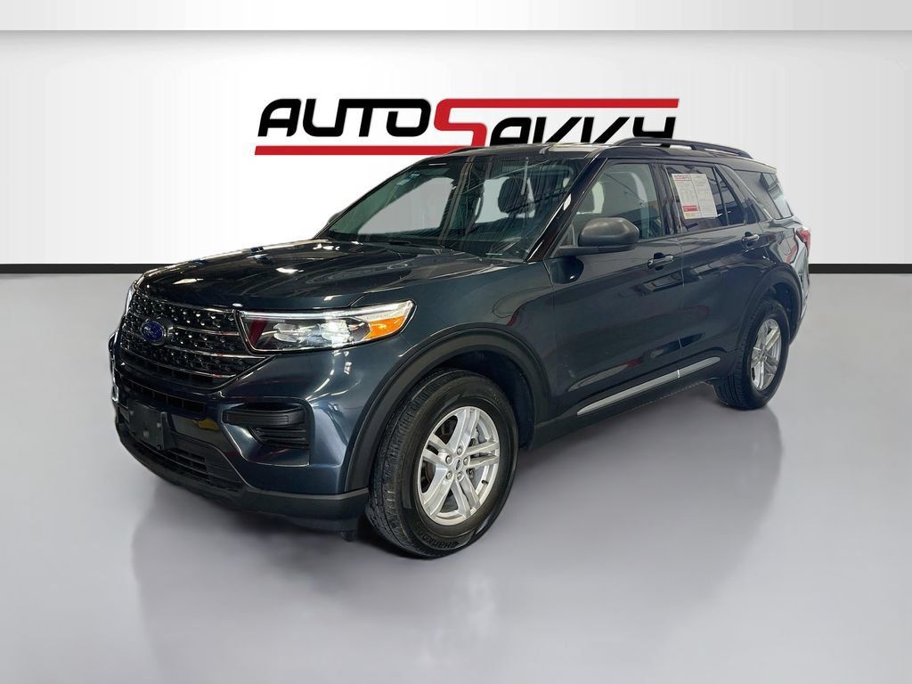 Used 2023 Ford Explorer XLT w/ Class IV Trailer Tow Package AWD/4WD image 3