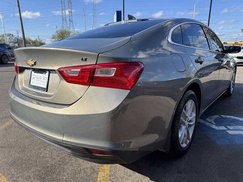Used 2018 Chevrolet Malibu LT w/ LPO, Convenience Package 2 image 5