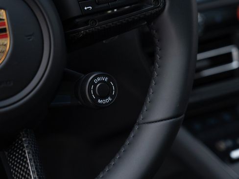 Certified 2025 Porsche Macan GTS image 27