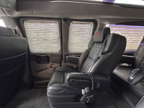 Used 2023 GMC Savana 2500 RWD image 78