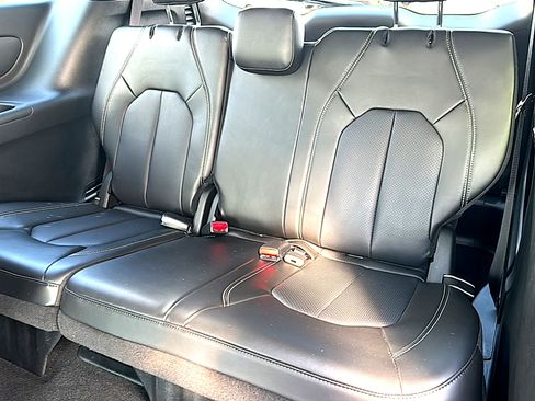 Used 2023 Chrysler Pacifica Touring-L w/ S Appearance Package image 20
