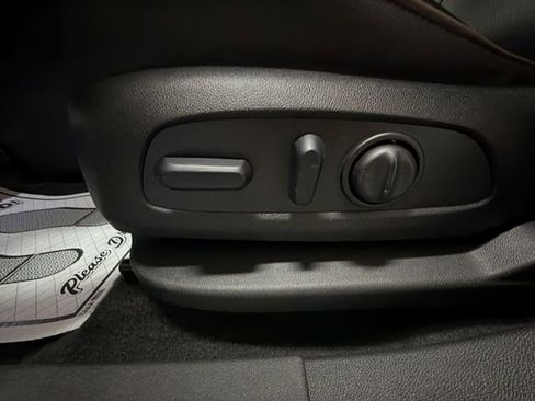 Used 2024 Chevrolet Blazer Premier image 12