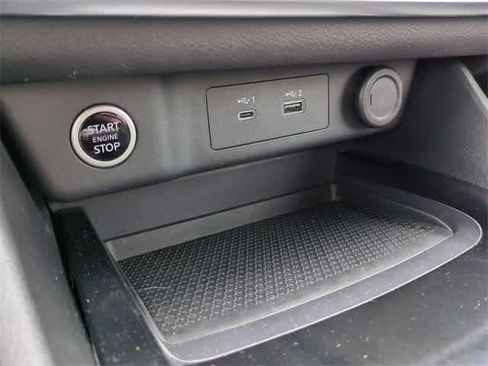 Used 2023 Nissan Rogue SV image 32