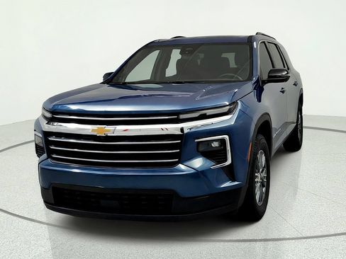 Used 2025 Chevrolet Traverse LT w/ Driver Confidence Package FWD image 8
