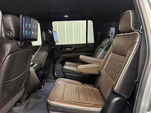 Used 2025 GMC Yukon XL Denali Ultimate AWD/4WD image 42