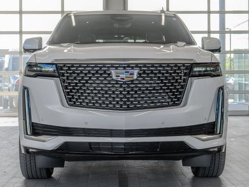 Used 2024 Cadillac Escalade Premium Luxury AWD/4WD image 11