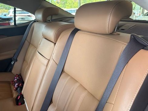 Used 2018 Lexus ES 300h w/ Luxury Package FWD image 4