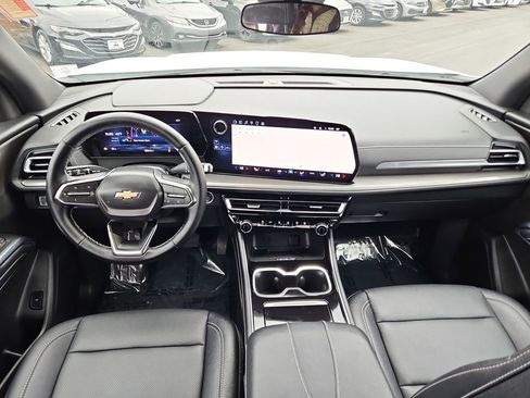 Used 2024 Chevrolet Traverse LT image 9