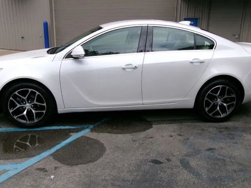 Used 2017 Buick Regal Sport Touring FWD image 3