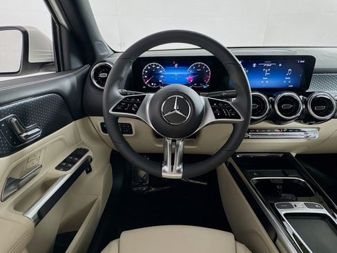 New 2026 Mercedes-Benz GLB 250 image 4