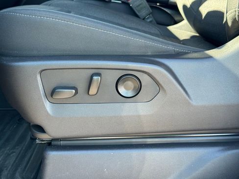 Used 2025 Chevrolet Silverado 1500 LT image 15