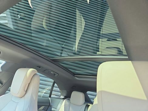 Certified 2025 Porsche Macan 4S Electric image 16