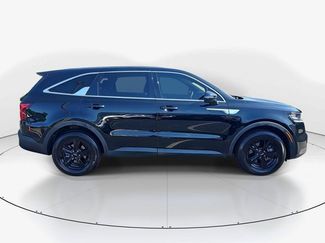 Used 2022 Kia Sorento LX FWD video 3