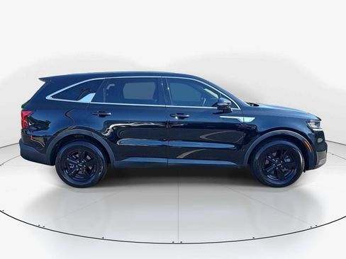 Used 2022 Kia Sorento LX FWD image 3