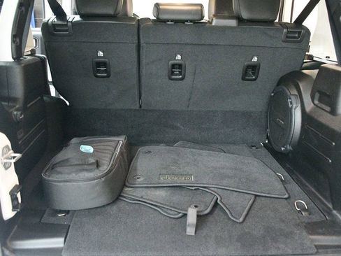 Used 2022 Jeep Wrangler Unlimited Sahara image 82