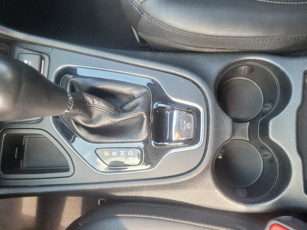 Used 2019 Jeep Cherokee Limited FWD image 26