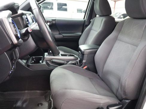 Used 2019 Toyota Tacoma TRD Off-Road AWD/4WD image 33