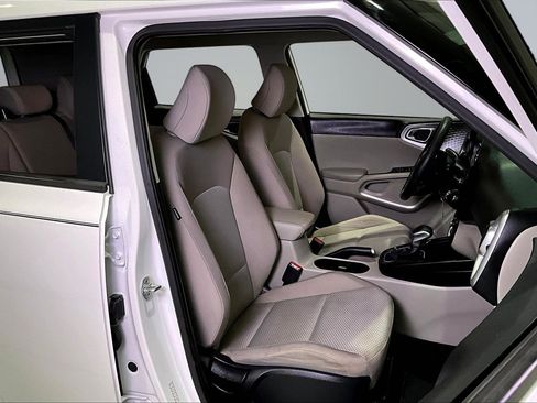 Used 2020 Kia Soul LX FWD image 28