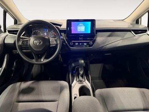 Used 2025 Toyota Corolla LE FWD image 11