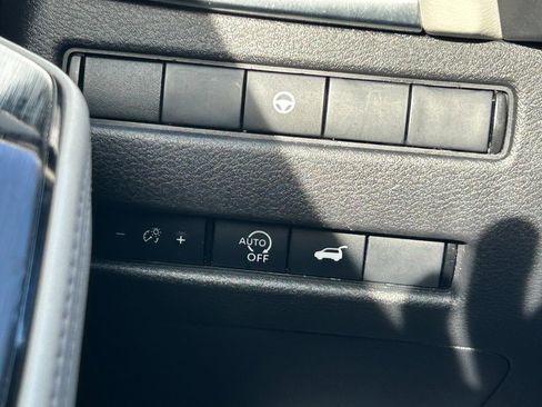 Used 2023 Nissan Rogue SL w/ SL Premium Package image 23