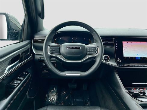 Used 2024 Jeep Wagoneer Series II w/ Flexible Seating Group image 22