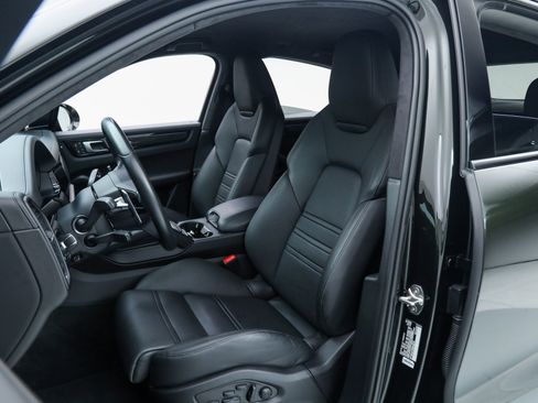 Used 2022 Porsche Cayenne Turbo GT image 23