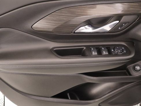 Used 2024 GMC Terrain SLE w/ Driver Convenience Package image 14