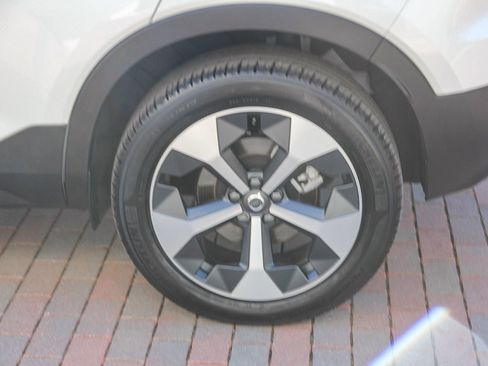 Certified 2025 Volvo XC40 B5 Core w/ Protection Package Premier image 8