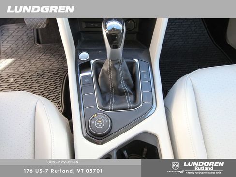 Used 2022 Volkswagen Tiguan SE image 23