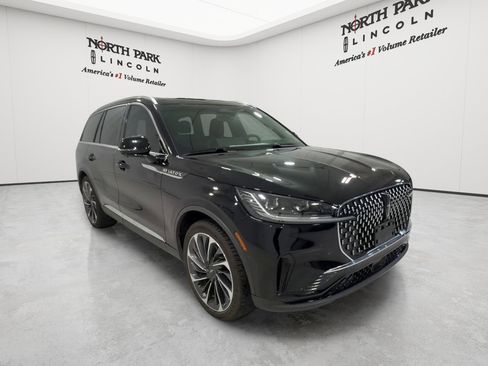 Used 2025 Lincoln Aviator Reserve w/ Illumination Package RWD image 7